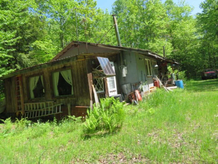 PERFECT ADIRONDACK FISHING AND SNOWMOBILING CABINON A BEAUTIFUL PRIVATE
