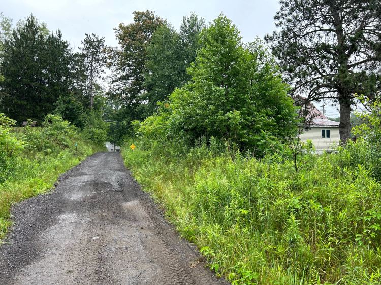 ATTENTIONOUTDOOR ENTHUSIASTS OR 1ST TIME HOME BUYERS.41ACRES LYONS